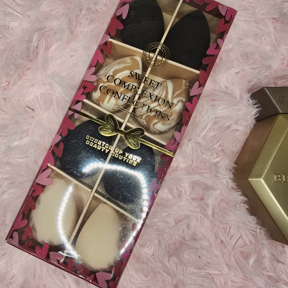 Valentines Makeup Sponge Set & Blake Brown Nourishing Shampoo